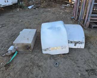 6002 Simi Truck Fenders and Hydraulic System