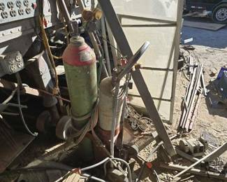 2058 Oxygen and Acetylene Welding Cart with Torch