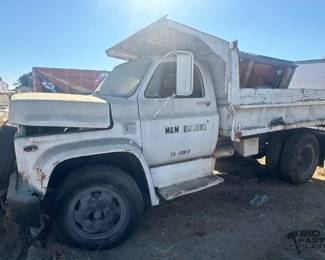 690 Truck with Dump Bed