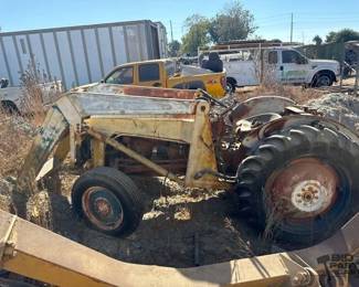 465 Ford Tractor