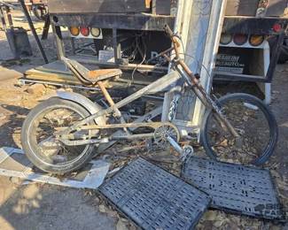 2048 Schwinn StingRay Chopper