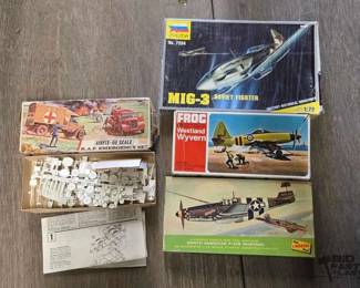 4172  4 Model Planes