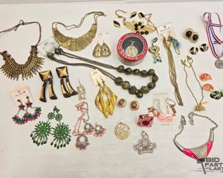 1002  Costume Jewelry