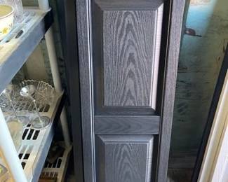3566  5 Pairs of Plastic Wood Style Shutters