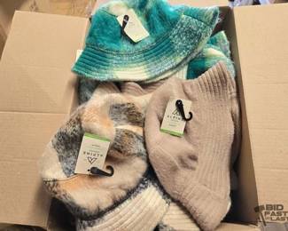 7112  NEW Approx 57 Alpine Bucket Hats