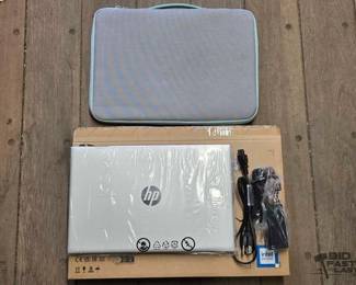 7140  NEW HP Pavillion Laptop  Zip Up Case