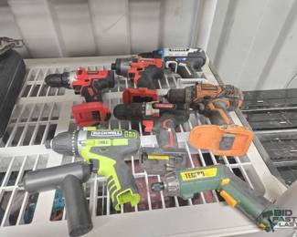8586  8 Cordless DrillsScrewdrivers