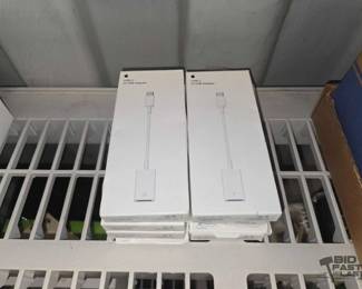 7552  NEW 8 Apple USBC to USB Adapter