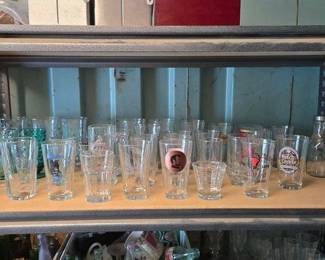 3044  Over 20 Bar Glass Cups