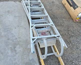 #80300 • (4) Ladders
