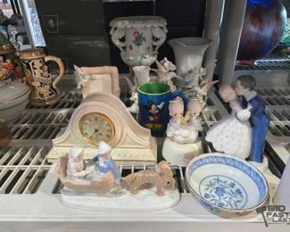 2574  Precious Moments, Cermaic Mantel Clock and