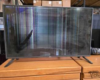 2546  LG 42 TV