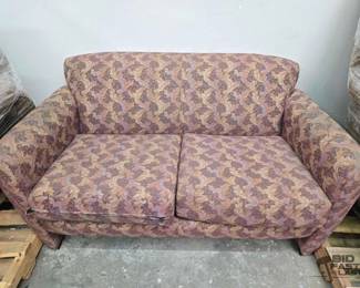 2056  Love Seat