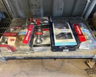 3548  6 NEW Door Knobs