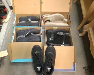 2526  NEW 5 Pairs of Shoes