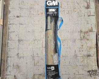 8146  NEW GM Cricket Set Size M