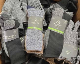 7160  NEW Over 20 Pairs of Alpine Crew Cut Socks