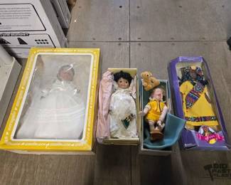 4158  NEW 4 Dolls