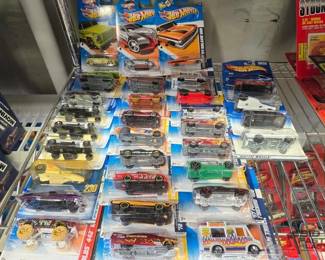 4066  NEW 31 Hot Wheels DieCast Cars