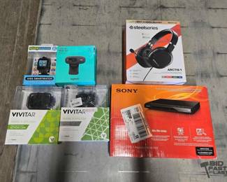 4230  NEW Vivitar Action Cams, Playzoom, Webcam