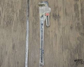 8594  24 Husky Pipe Wrench