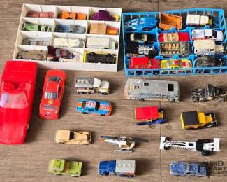 4060  Over 40 DieCast Cars  Toy Cars