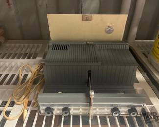 3520  Vintage Sawyers Crestline Deluxe Slide Projector