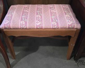 2712  Footstool