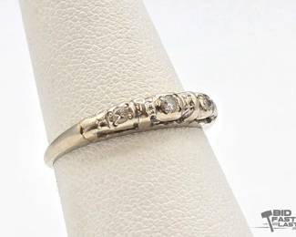 #708 • 14k White Gold 3 Diamond Center Ring, 1.75g
