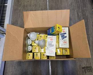 8050  Box of Light Bulbs