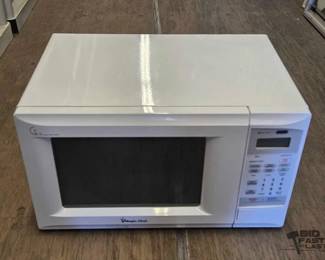 8048  Magic Chef Microwave