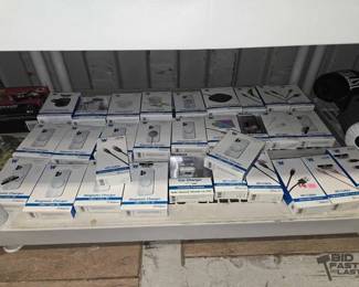 7212  NEW 30 Just Wireless Chargers, Cables 