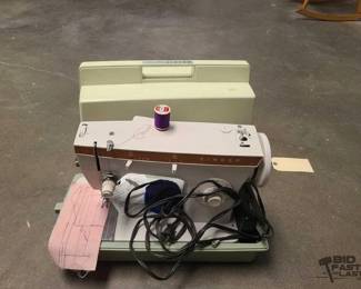2512  Singer Fashion Mate Sewing Machine