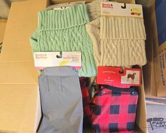 7576  NEW Over 20 Pieces of Dog Clothing