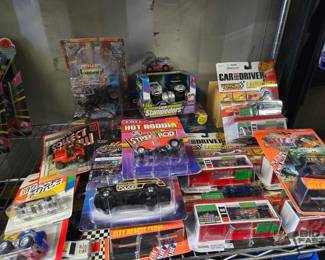4096  NEW 32 DieCast Cars, Toy Cars  Trucks
