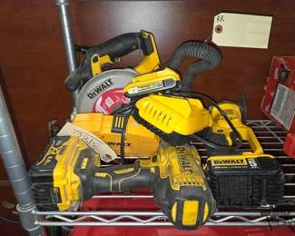 2582  6 Dewalt Tools