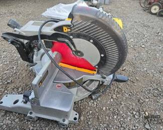 #80506 • DeWalt 12" Compound Miter Saw
