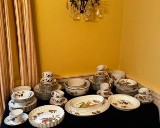 15 DINNER PLATES; 12 Salad/ Desert Plates
8 cereal/ soup bowls; 8 SERVING PIECES ; 
11 Coffee Cups & Saucers
