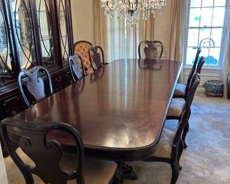 Thomasville mahogany dining room table with 2 leaves and ten chairs.