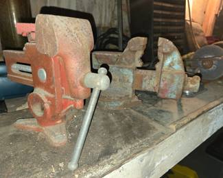 2 Vises
