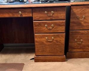 Desk with matching 2 drawer cabinet 