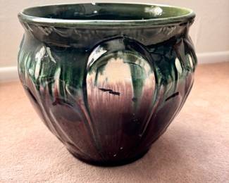 Majolica ceramic pot 