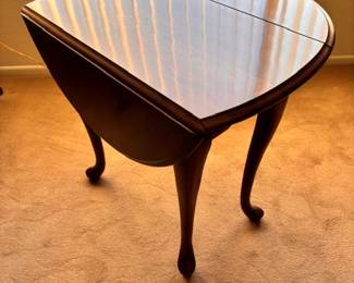 Drop leaf oval table (photo 2 of 2)