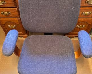 Rolling fabric office chair with arms 