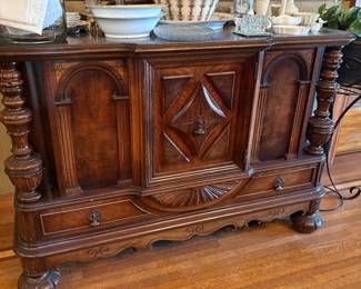 Rockford Jacobean Style Buffet Table