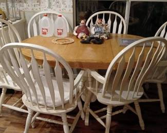 Kitchen Table and 6 Chairs