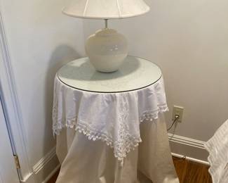 DECORATOR TABLE & LAMP