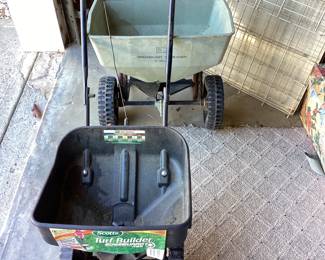 Fertilizer Broadcast Spreaders