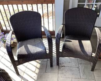 Brown Wicker Set 2 Chairs