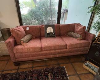 Stylish low-back sofa